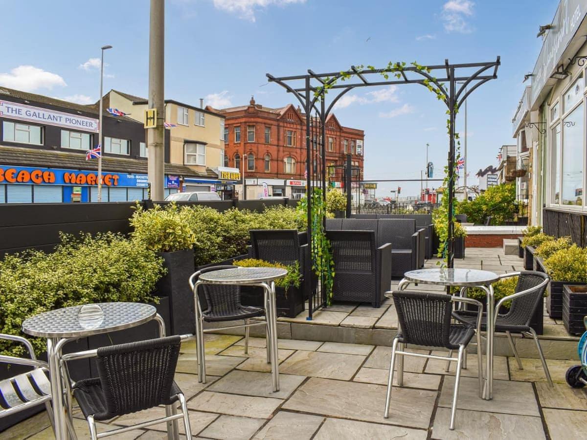 The Danescourt Hotel Blackpool Exterior photo